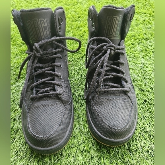 Nike force men's sneakers in size 9.5, color black in great condition - Picture 4 of 15